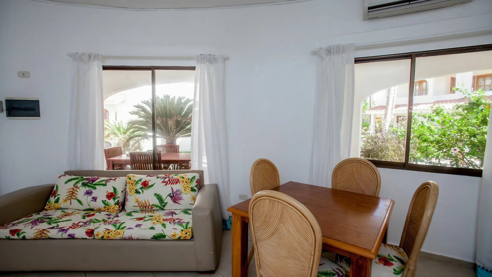 **** Hotel Los Corales Beach Village Punta Cana Dominican Republic