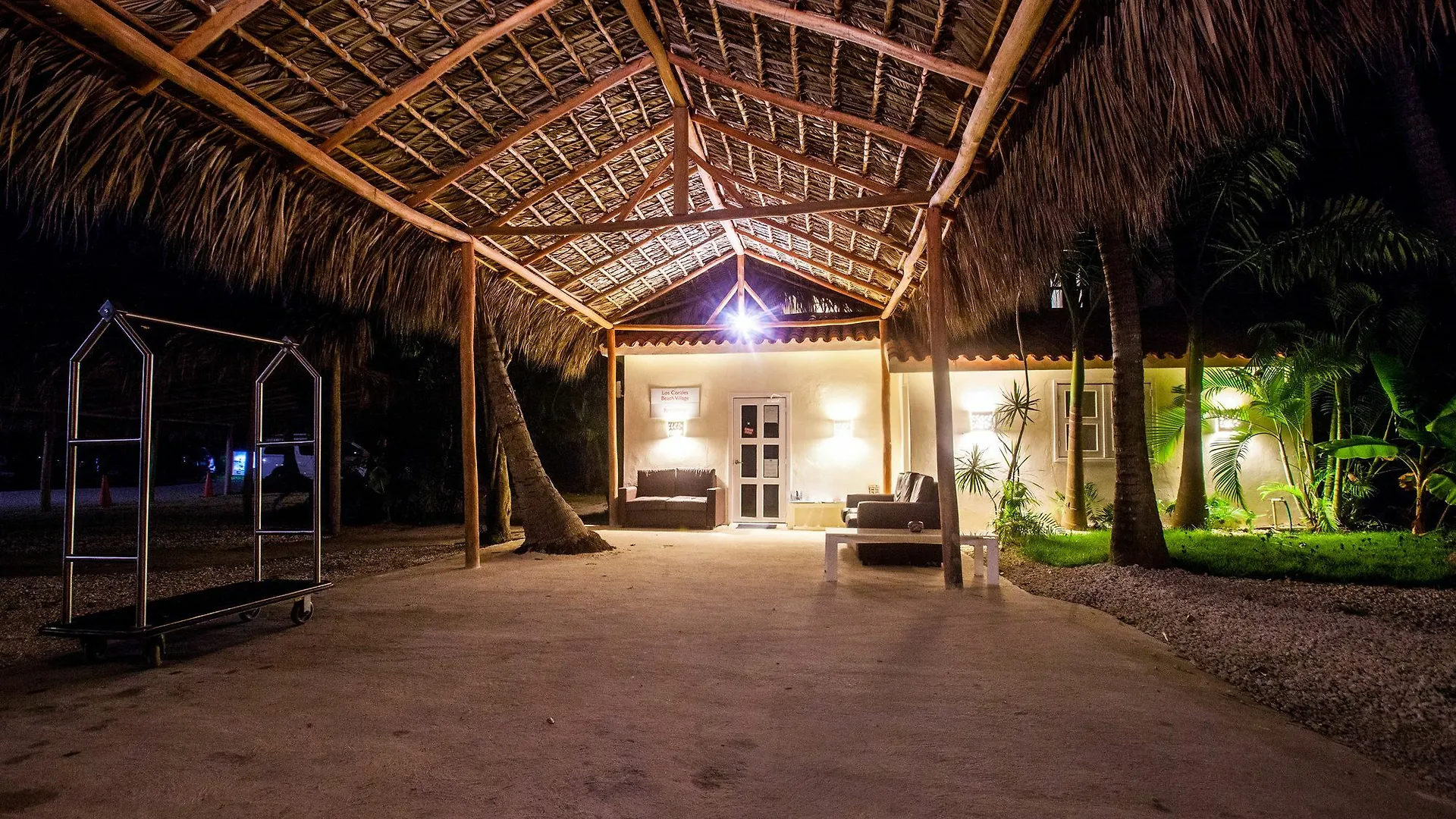 Los Corales Beach Village Punta Cana 4*,